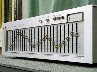 AKAI EA G90 Stereo Graphic Equalizer Rare Wood LED 2 Color