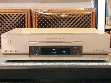 ビクターMinidv/Svhs,Vhsダブルデッキ、純正リモコン、取説付き