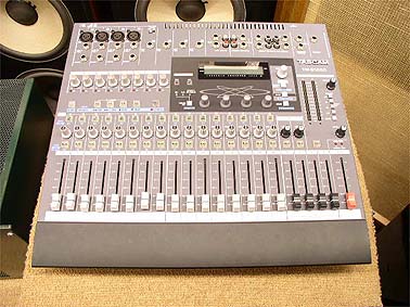 TASCAM【TM-D1000】デジタルミキサー【美品】 Tascam TM-D1000 16-Channel Digital FX Mixer plus MA-AD8