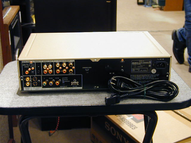 ソニーCD/DVDプレーヤーDVP-NS９９９ES Sony ES DVP-NS999ES (Silver) DVD/CD/SACD player at Crutchfield