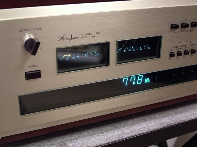 Accuphase T-104FMチューナー Accuphase FMチューナ T104