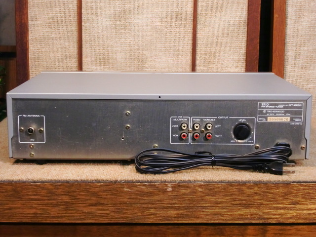 TRIO KT-2200 FMチューナー定価99,800円 TRIO KT-2200 FMチューナー定価99,800円