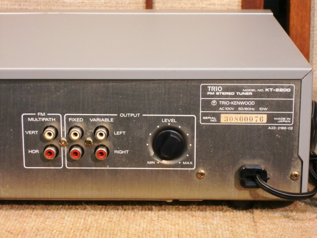 TRIO KT-2200 FMチューナー定価99,800円 TRIO KT-2200 FMチューナー定価99,800円