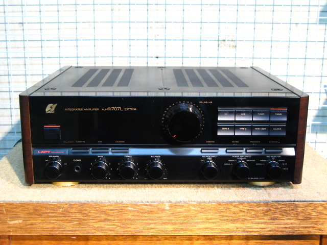Vintage Sansui AU-α707L EXTRA stereo amplifier photographed for a Japanese second-hand audio marketplace listing