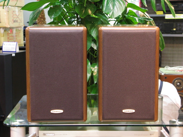 ONKYO D-202A スピーカー　美品 ONKYO D-202AIILTDの仕様 オンキヨー/オンキョー