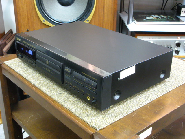 【中古品】TEAC ティアック CD-P1820 CDプレーヤー(中古品) CD-P1820 TEAC - 中古オーディオ 高価買取・販売 ハイファイ堂