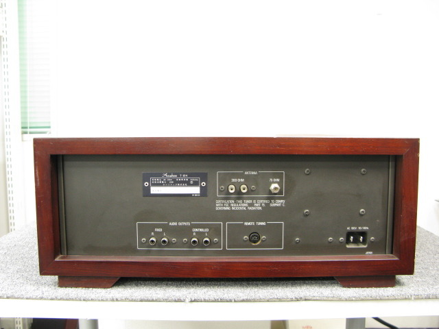 Accuphase T-104FMチューナー Accuphase T-104