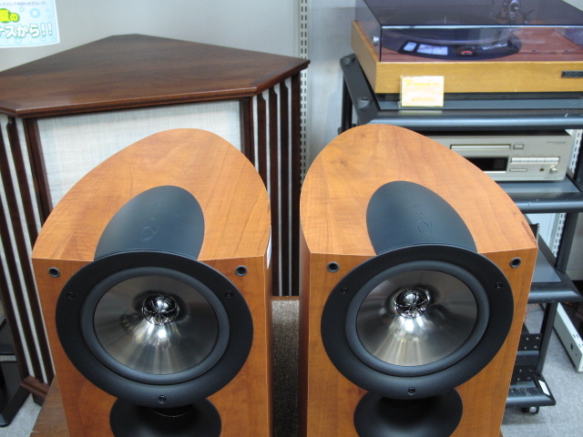 KEF IQ30 スピーカー 木目 大口径ドライバー KEF IQ30 スピーカー 木目 大口径ドライバー