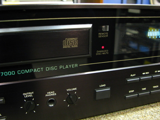 【苫小牧バナナ】指定業者にて整備済み McIntosh/マッキントッシュ オーディオ CDプレーヤー MCD-7000 エレクトリ正規品 100V仕様♪ MCD7000 McIntosh - 中古オーディオ 高価買取・販売 ハイファイ堂
