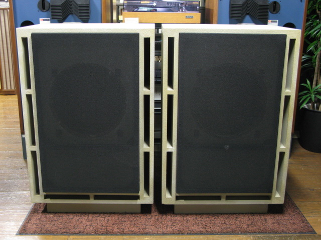 Martin Audio 215mk3 エンクロージャーのみ　38cm×2発① Martin Audio 215 mk3 エンクロージャーのみ 38cm×2発②