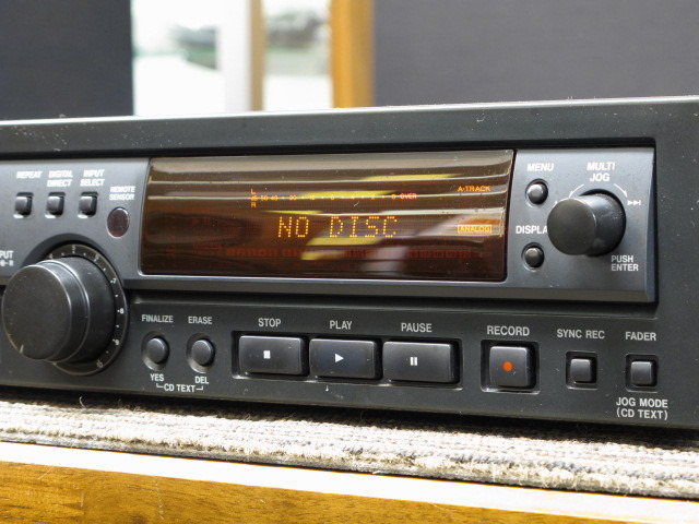 アンプ TASCAM CD RW700 CD-RW700 | 業務用CDレコーダー | TASCAM (日本)
