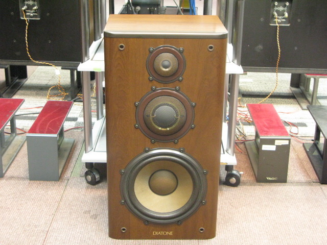 DIATONE DS-1000ZX スピーカー　スタンド付き　ダイヤトーン　廃盤 DIATONE DS-1000ZX スピーカー スタンド付き ダイヤトーン 廃盤 DS