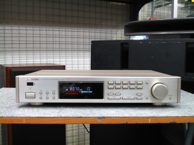 PIONEER パイオニア FM AMシンセサイザーチューナー F-777