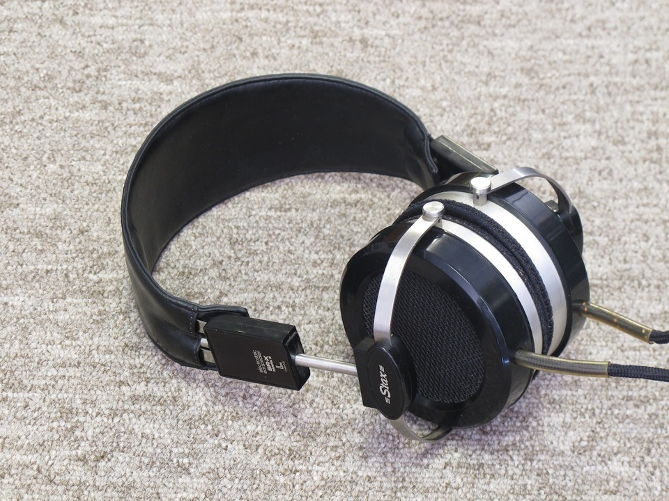 STAXのイヤースピーカーSR-X MK 3と、アダプターSRD-7のセット