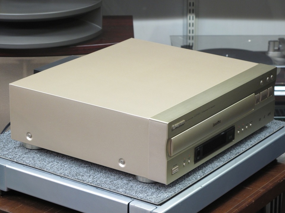 中古】パイオニア CD/LDコンパイブルプレヤー CLD-R7G CLD-07G