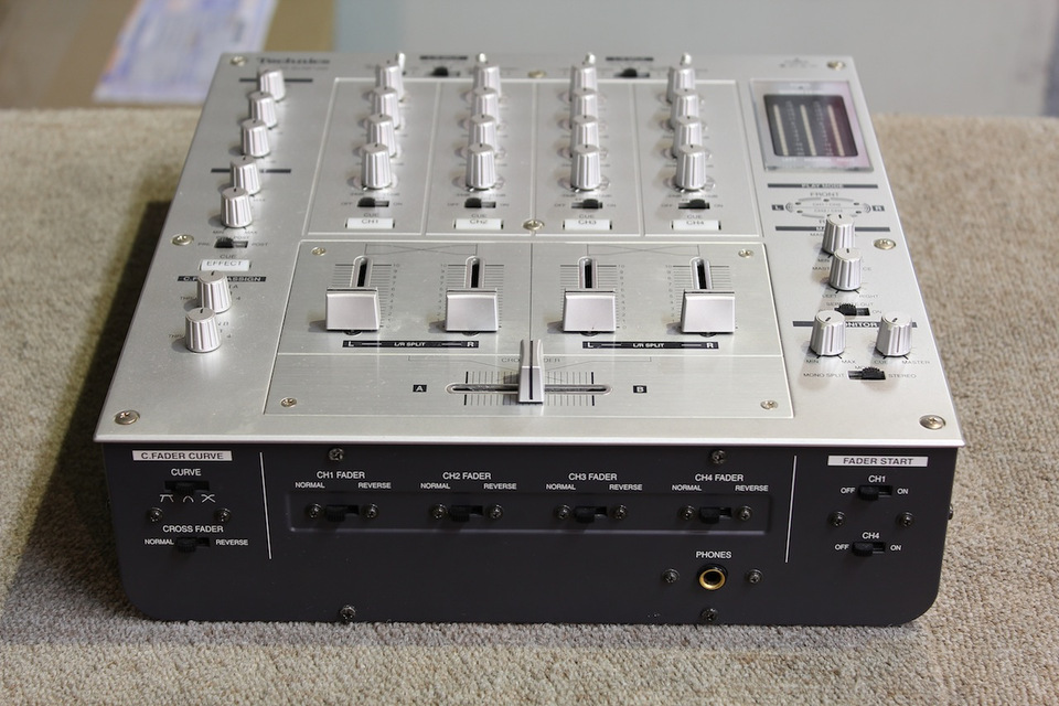 【中古】 TECHNICS DJミキサー 4チャンネル SH-MZ1200 TECHNICS SH-MZ1200-S Silver Professional DJ Mixer 4-channel