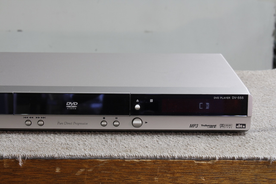 【中古】「非常に良い」Pioneer DV-555 プログレッシブ機能搭載DVDプレーヤー f.jpg