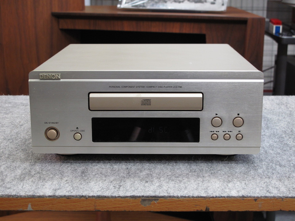 DENON デノン UCD-F88 コンパクト CDプレーヤー d2ldlup DENON UCD-F88 〓 デノンのコンパクトなCD機, 並上品,保証 D-F88