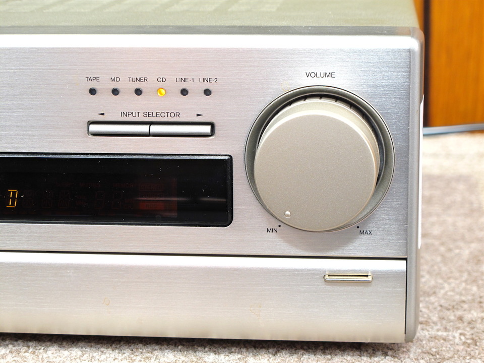 onkyo R-810M チューナー内蔵アンプです いい音です！！ onkyo R-810M チューナー内蔵アンプです いい音です！！ onkyo R