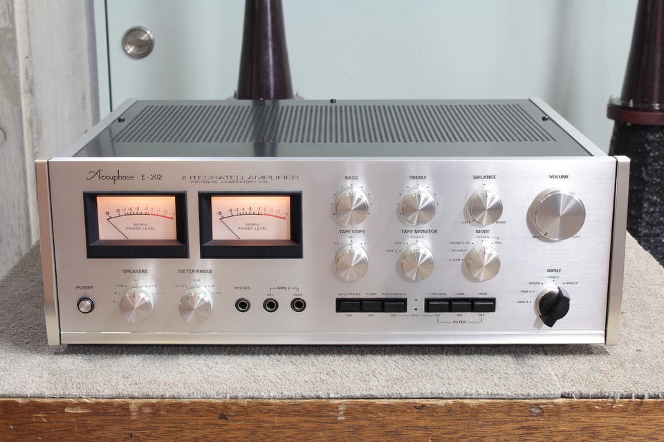 アキュフェーズE-202 プリメイン アンプ 高額買取実施中!!】プリメインアンプ ACCUPHASE E-202
