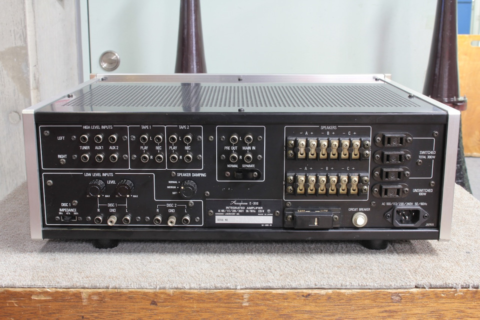 【激レア‼︎】Accuphase E-202 A review of a vintage Accuphase E-202. Thank you to Skylabs in Des