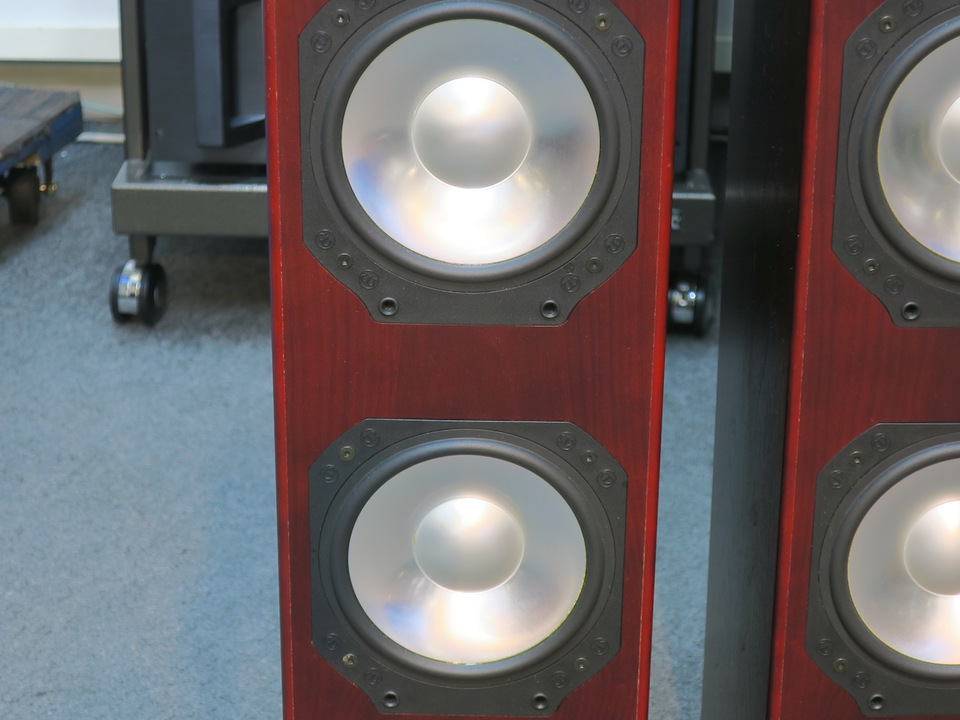 MONITOR AUDIOスピーカーSilver Studio 8 イギリス製 Monitor Audioのスピーカー「SILVER 8」のご紹介です。