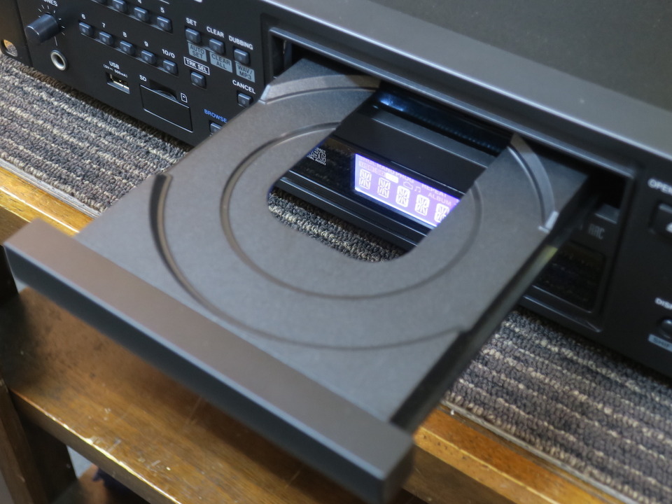 【中古】tascam cd200sb CD-200SB | SD/SDHCカード、USBメモリー対応 業務用CDプレーヤー