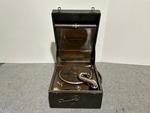 不明ポータブル蓄音機