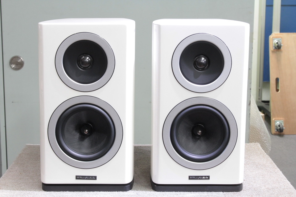 ワーフェデール REVA-2 スピーカー 赤 Wharfedale ワーフデール REVA2 、 audioquest Jitter Bug 、 AIRBOW