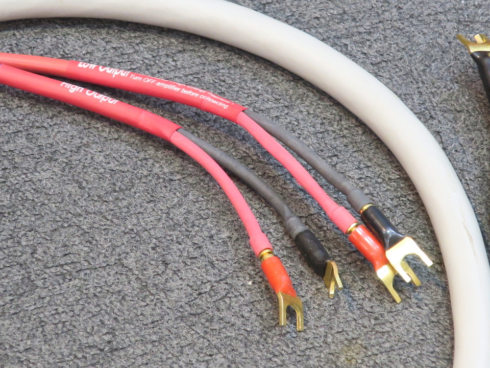 ▲MIT AVt 2 スピーカーケーブル 2本 ２,４ｍ　定価:105,900円 △MIT AVt 2 スピーカーケーブル 2本 2,4m 定価:105,900円