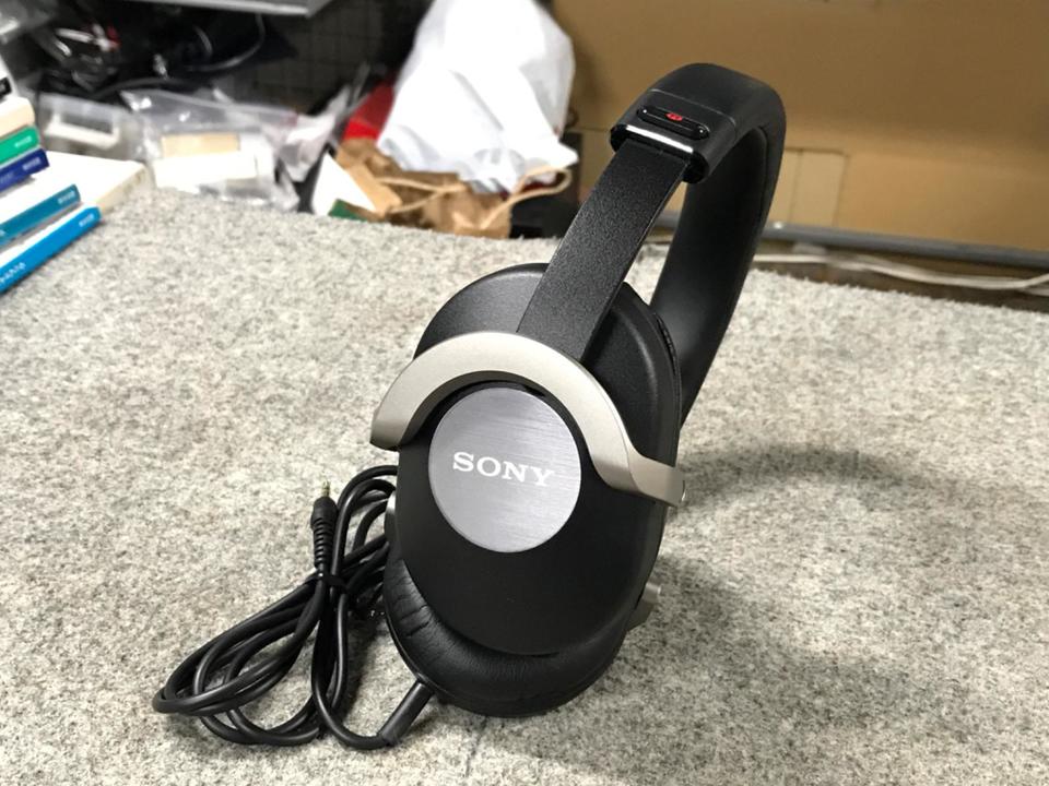 中古【SONY】MDR-XB700 Sony MDR-XB700 Extra Bass Overear Headphones DISCONTINUED USA