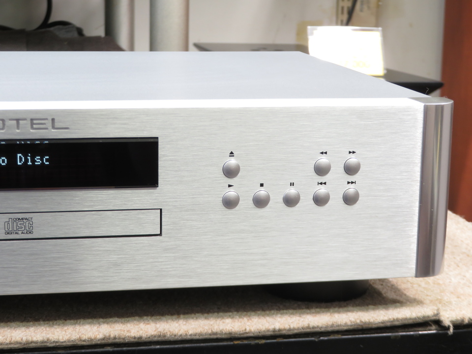 【新品(開封のみ)】 ローテル　コンパクトディスクプレーヤー　RCD-1572MKII　SILVER 開封未使用新品メーカー1年保証付きます】ROTEL ローテル RCD-1572MK2(Ⅱ)コンパクトディスクプレイヤー 現行品