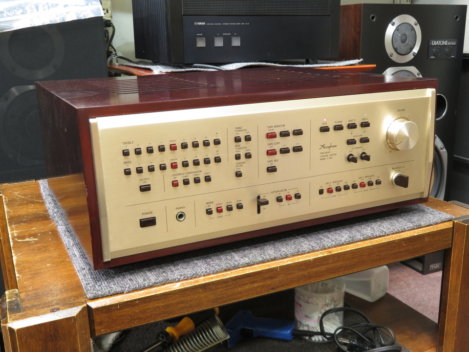 Accuphase アキュフェーズ コントロールC-240 accuphase c-240