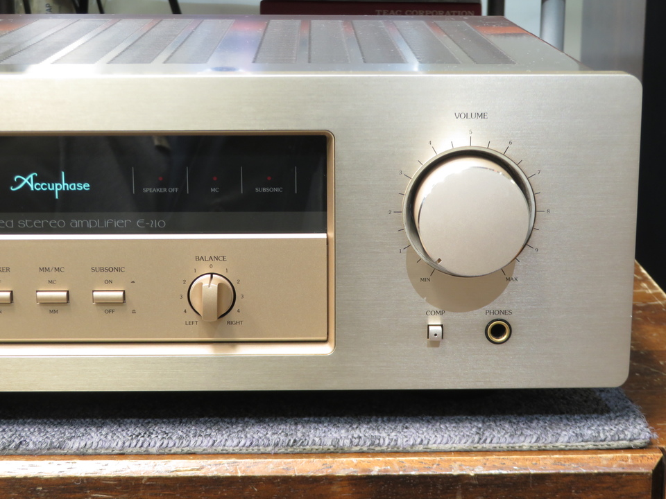 E-210 Accuphase - HiFi-Do McIntosh/JBL/audio-technica/Jeff Rowland