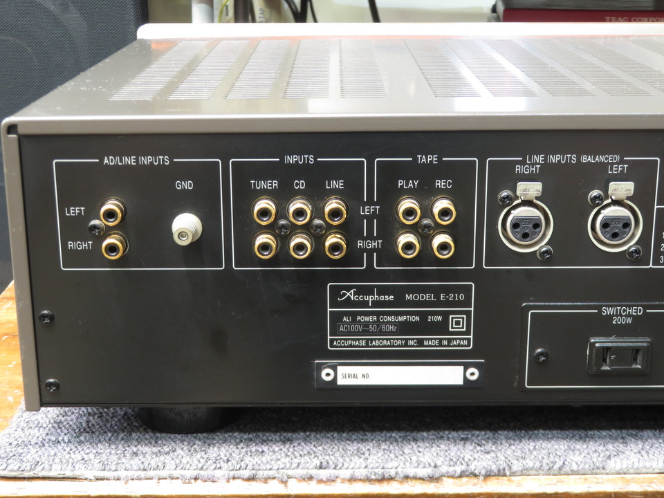 Accuphase E-210プリメインアンプ 210W（アキュフェーズ