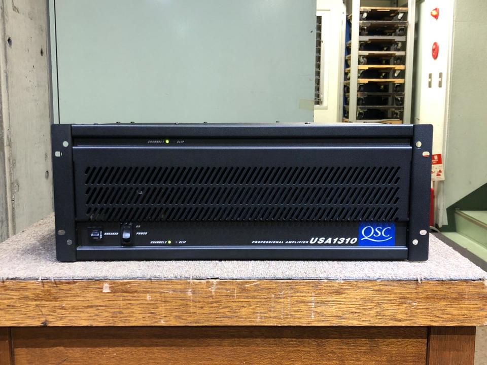 QSC AUDIO USA1300 ステレオパワーアンプ ハードケース付属 QSC AUDIO QSC USA1310 パワーアンプ 音だしOK