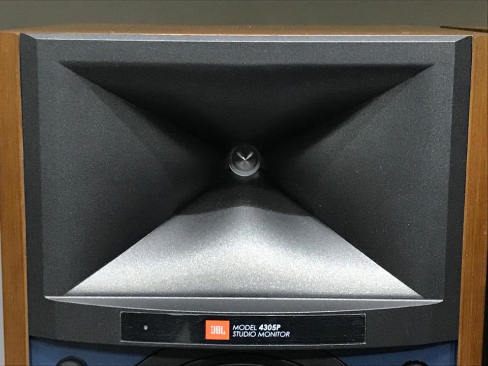 JBL - 4305P（JBL4305PWALJN）（ペア/ストリーミングオーディオ再生対応アクティブスタジオモニタースピーカー）