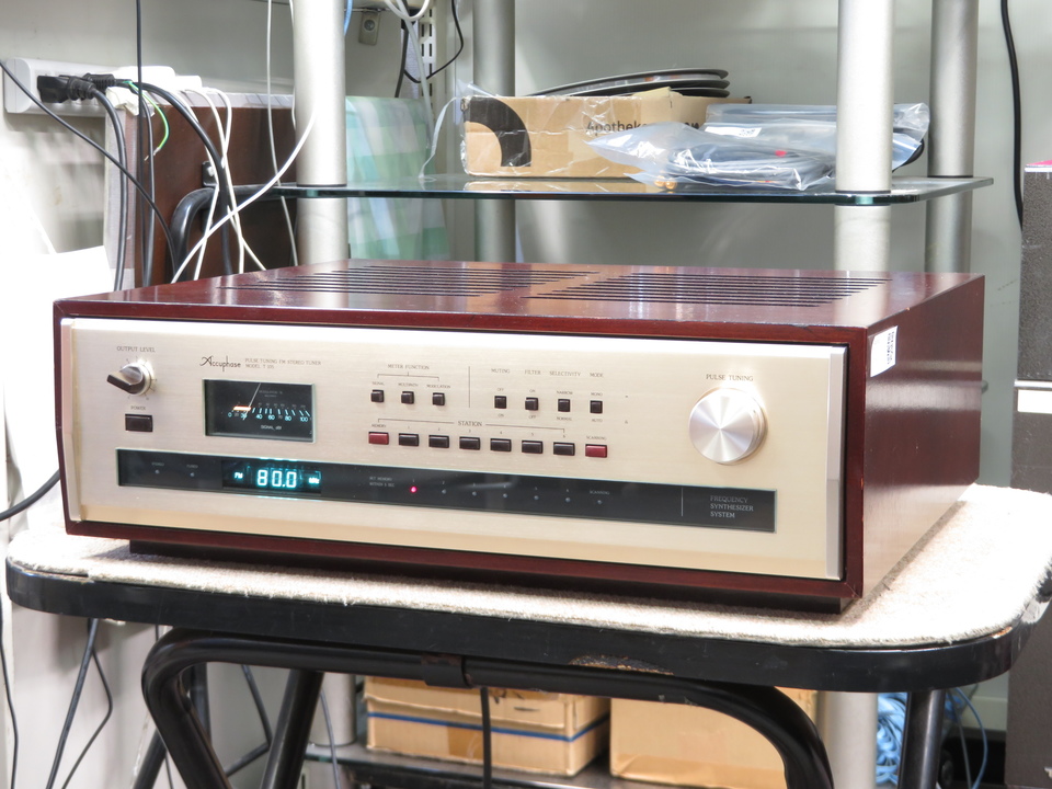 [少し難あり] ACCUPHASE T-105 FM専用シンセサイザーチューナー ACCUPHASE T-105 FM専用シンセサイザーチューナー Accuphase