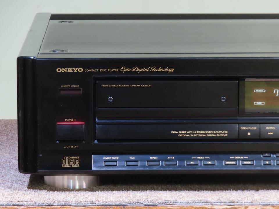 ONKYO オンキョー Integra C-2001 CDプレーヤー 完動品 リモコン付き ONKYO オンキョー Integra C-2001 CDプレーヤー 完動品 リモコン付き