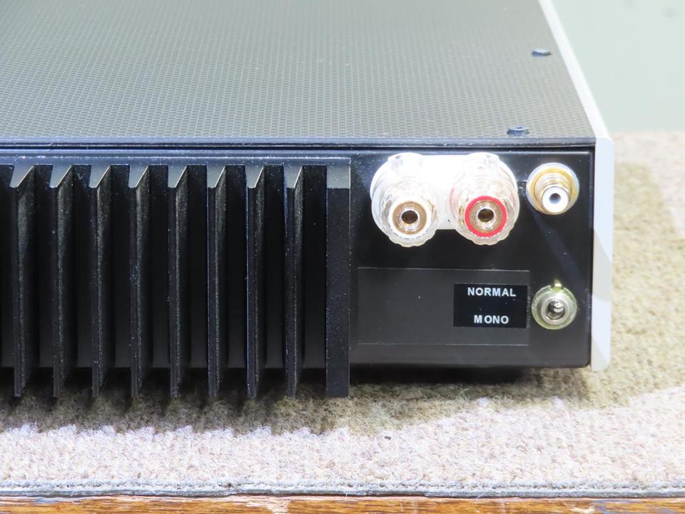 Goldmund devoile le Telos 2800, un amplificateur de puissance mono Goldmund devoile le Telos 2800, un amplificateur de puissance mono