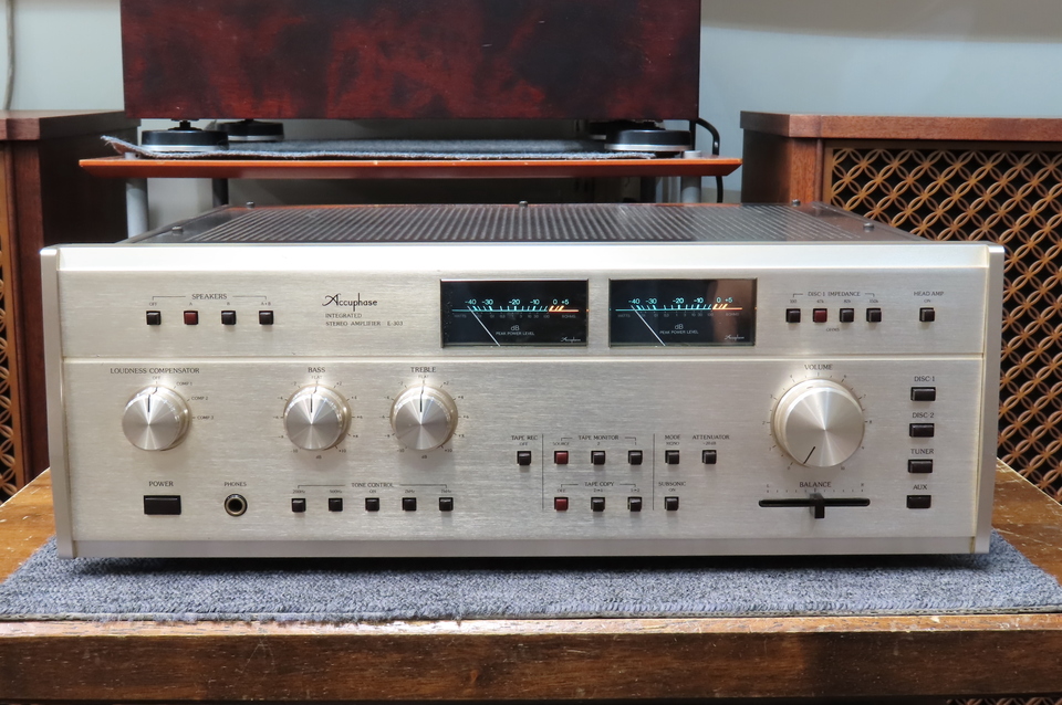 アキュフェーズ　プリメインアンプ　E-303　ジャンク Accuphase integrated amplifier E-303 Repair(1)