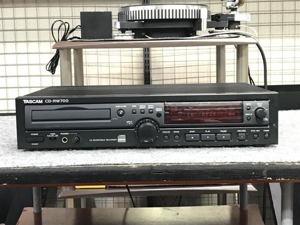 アンプ TASCAM CD RW700 CD-RW700 | 業務用CDレコーダー | TASCAM (日本)