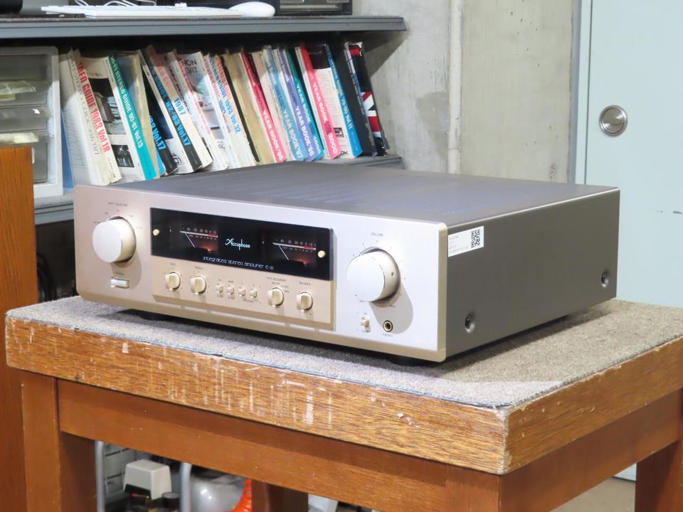 Accuphase（アキュフェーズ） E-211 　リモコン、電源コード付き Accuphase アキュフェーズ E-211 プリメインアンプ - 中古