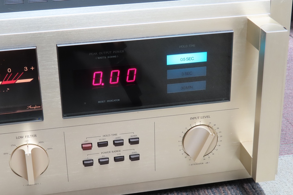 Accuphase M-100 モノラルパワーアンプ Accuphase M-100 モノラルパワーアンプ Accuphase M-100