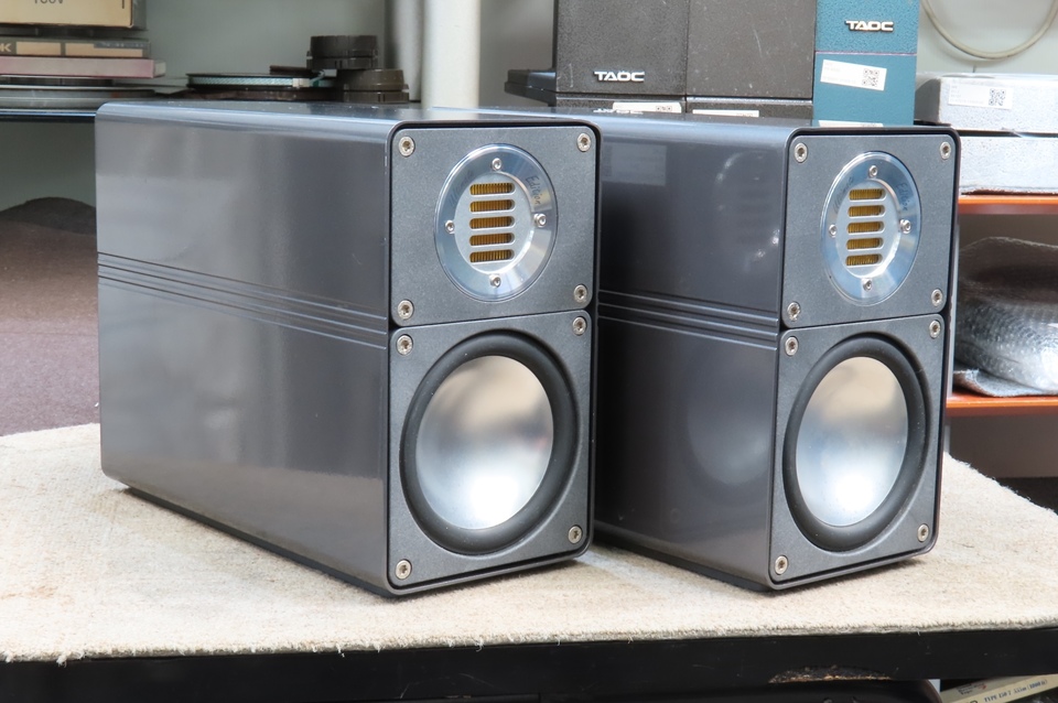 【値下げ中】銘機✨️ELAC 310.2JETスピーカー(インシュレーター付き) Yahoo!オークション -「elac 310 jet」の落札相場・落札価格