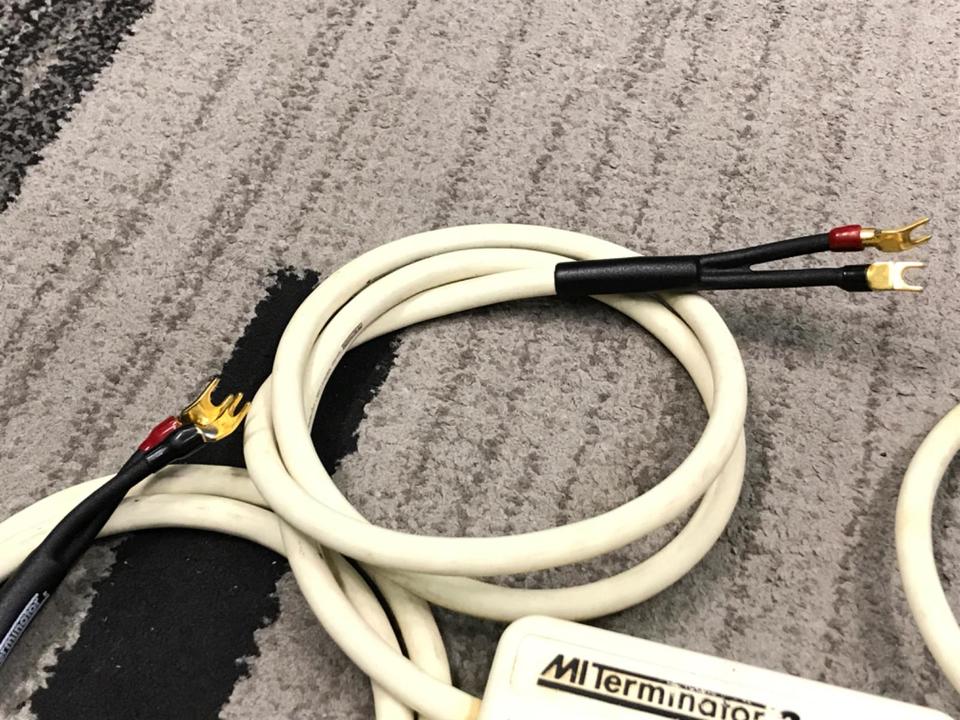 ▲MIT AVt 2 スピーカーケーブル 2本 ２,４ｍ　定価:105,900円 △MIT AVt 2 スピーカーケーブル 2本 2,4m 定価:105,900円