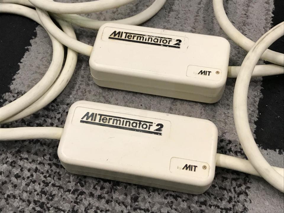 ▲MIT AVt 2 スピーカーケーブル 2本 ２,４ｍ　定価:105,900円 △MIT AVt 2 スピーカーケーブル 2本 2,4m 定価:105,900円