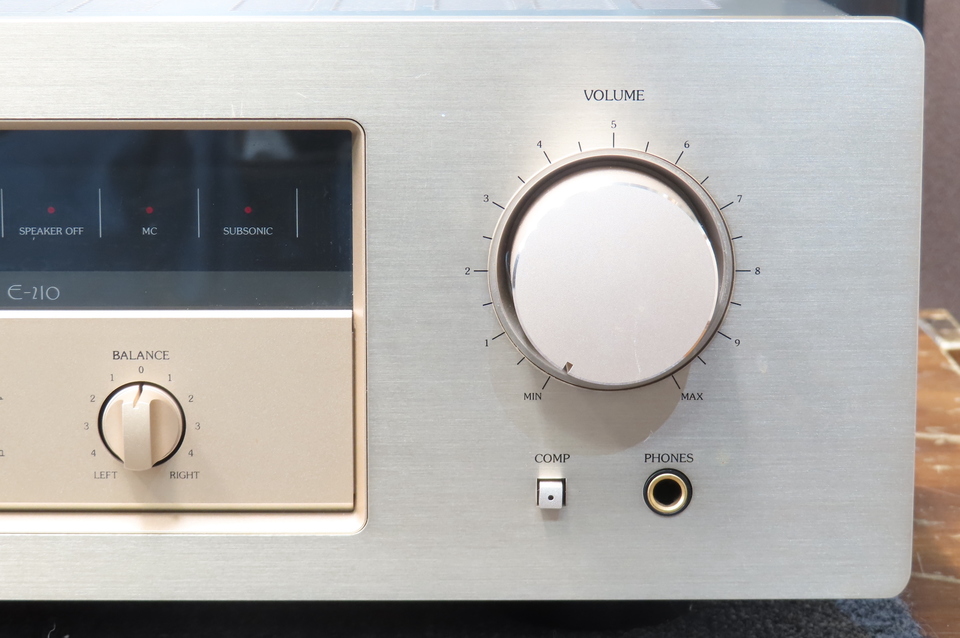 Accuphase E-210プリメインアンプ 210W Accuphase E-210プリメインアンプ 210W Accuphase E-210/E-210A