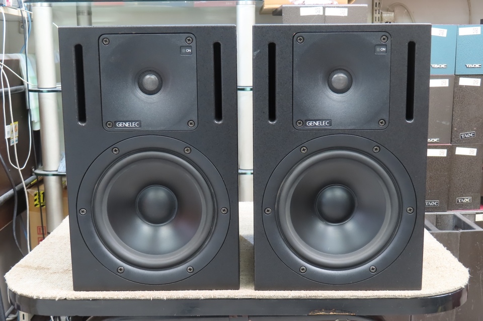 GENELEC 1030A パワードモニタースピーカー シリアル連番 ペア GENELEC 1030A ジェネレック パワードモニター ケース付 @26763 / 中古