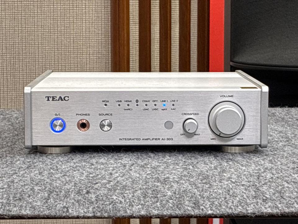 TEAC AI-303 中古美品　2022年製　シルバー AI-303 TEAC - 中古オーディオ 高価買取・販売 ハイファイ堂